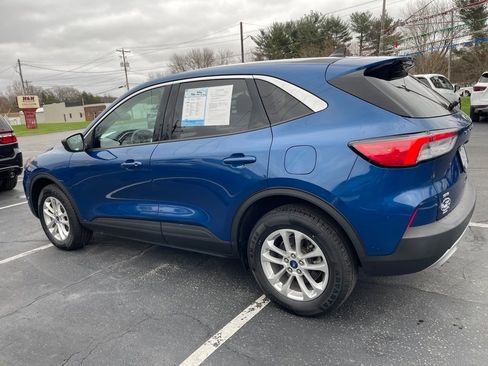 Used 2022 Ford Escape SE w/ Cold Weather Package image 4