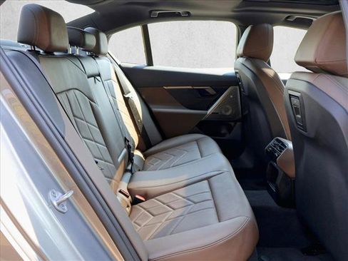 Used 2026 BMW i5 eDrive40 AWD/4WD image 24