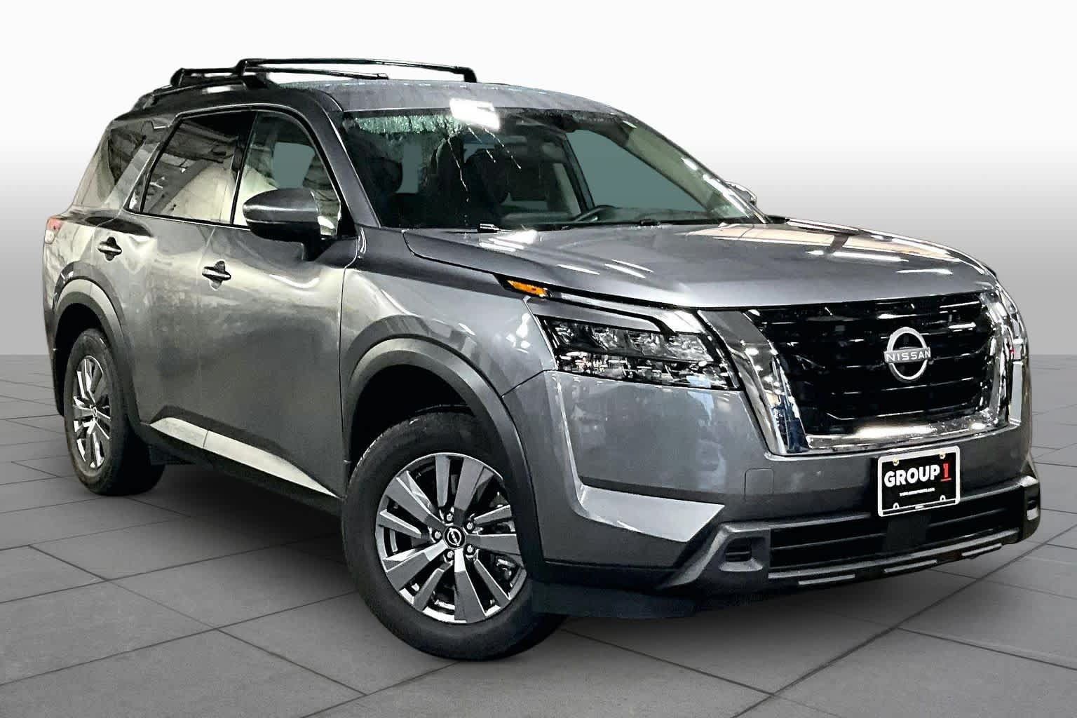Used 2025 Nissan Pathfinder SV AWD/4WD image 3