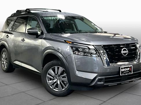 Used 2025 Nissan Pathfinder SV AWD/4WD image 3