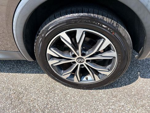 Used 2018 INFINITI QX30 Premium w/ Navigation Package image 36