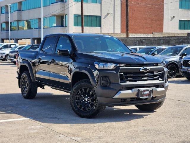 Used 2026 Chevrolet Colorado Trail Boss AWD/4WD image 2