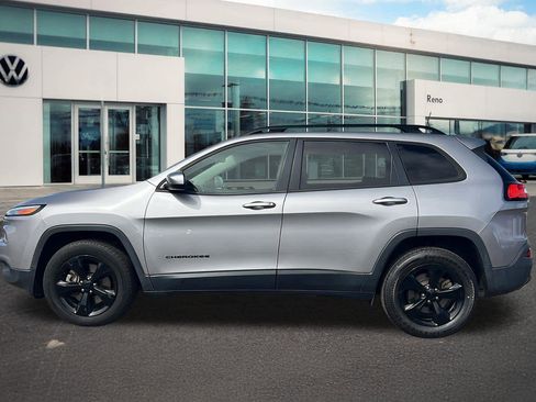 Used 2018 Jeep Cherokee Latitude w/ Altitude Package image 8