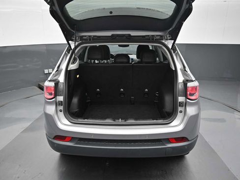 Used 2018 Jeep Compass Latitude w/ Popular Equipment Group AWD/4WD image 26