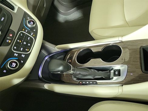 Used 2024 Chevrolet Malibu LT image 19