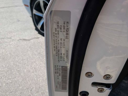 Used 2018 Dodge Challenger R/T image 30