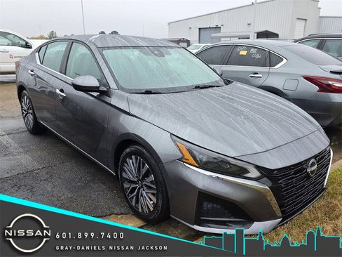 Used 2023 Nissan Altima 2.5 SV image 1