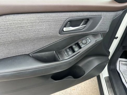 Used 2023 Nissan Rogue SV image 22