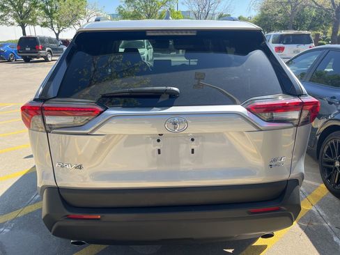 Used 2025 Toyota RAV4 XLE image 5