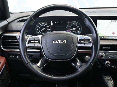 Used 2024 Kia Telluride SX w/ Towing Package FWD image 9