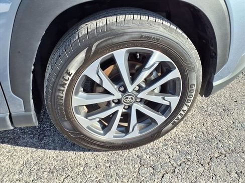 Used 2025 Toyota Corolla Cross XLE image 37