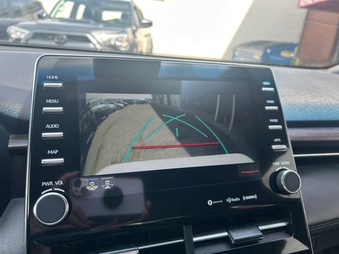 Used 2021 Toyota Avalon XLE image 23