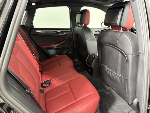 Certified 2021 Porsche Macan S image 25