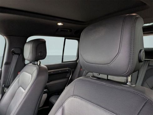 Used 2023 Land Rover Defender 130 X-Dynamic SE image 41