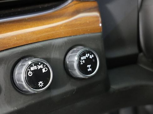 Used 2020 Cadillac Escalade Luxury AWD/4WD image 18