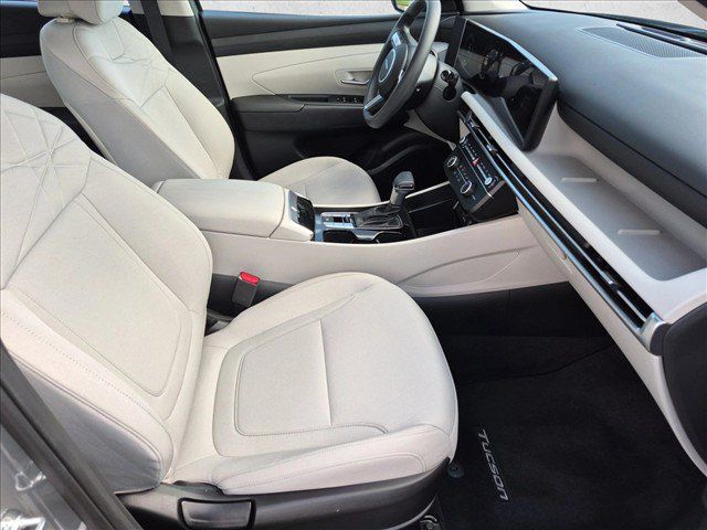 Certified 2025 Hyundai Tucson SE FWD image 21