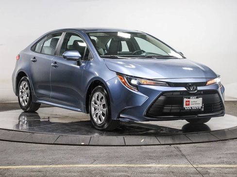 Certified 2025 Toyota Corolla LE FWD image 5