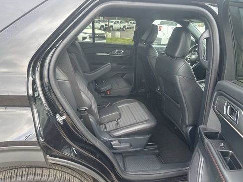 Used 2025 Ford Explorer ST-Line w/ Premium Package image 33