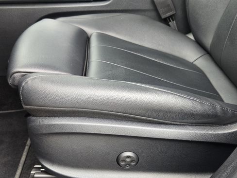 Used 2023 Mercedes-Benz GLB 250 image 28