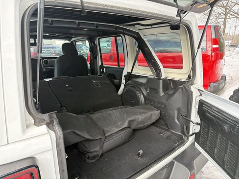 Used 2023 Jeep Wrangler Unlimited w/ Sun & Screen Package AWD/4WD image 6