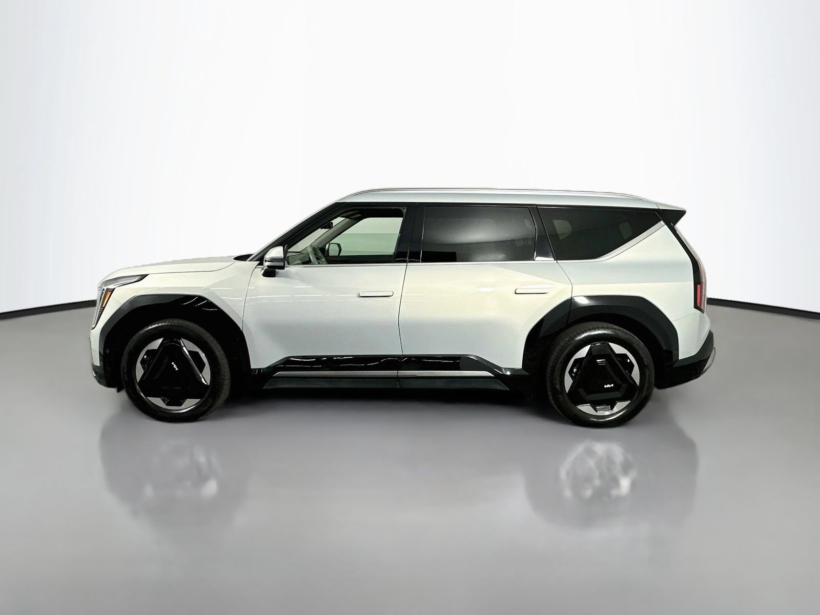 Used 2024 Kia EV9 Land AWD/4WD image 4