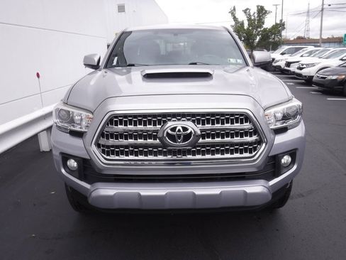 Used 2017 Toyota Tacoma TRD Sport image 6