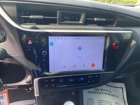 Used 2019 Toyota Corolla LE image 16