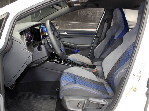 Used 2025 Volkswagen Golf R Black Edition w/ Euro Stye Package image 39