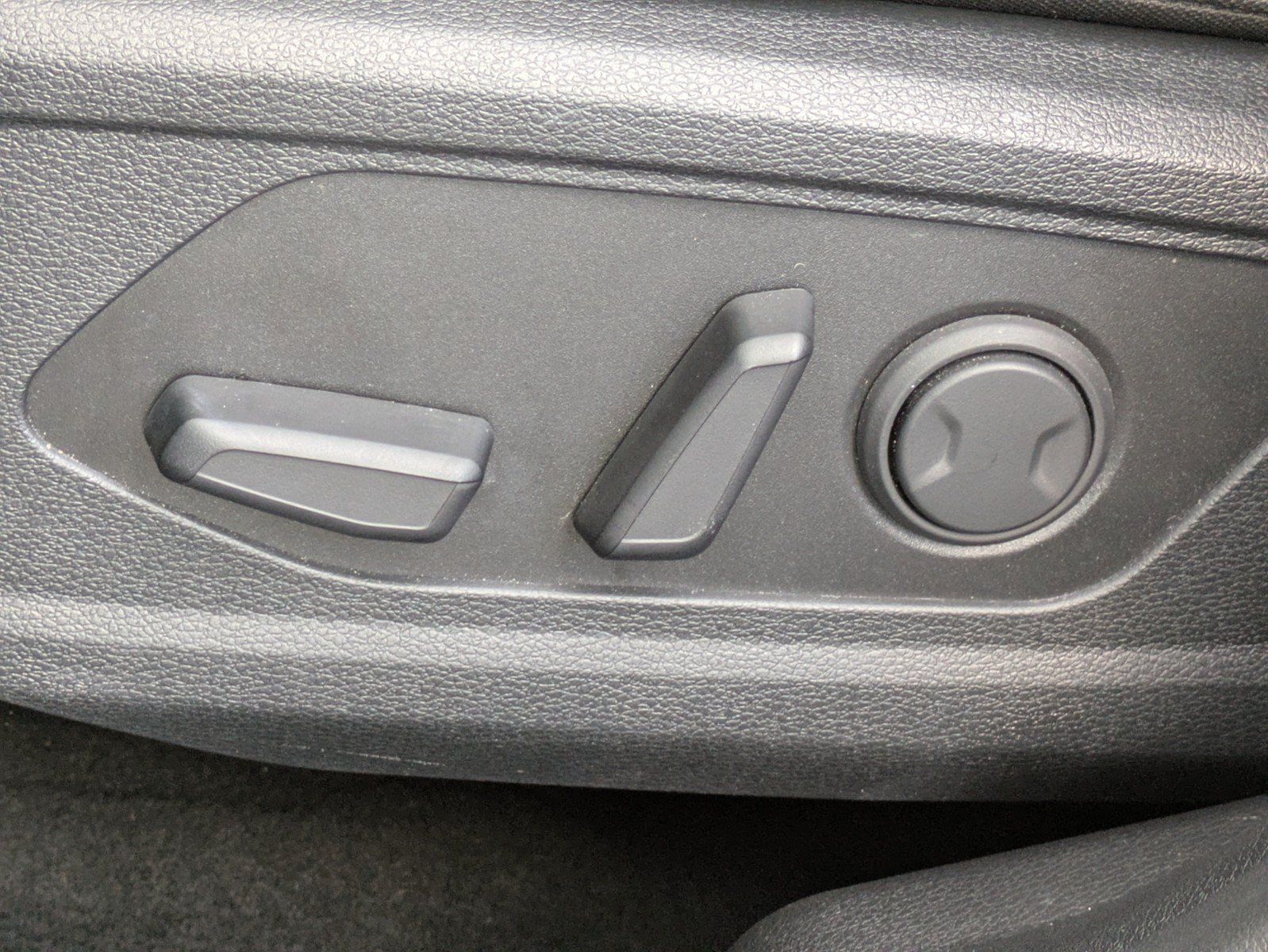 Certified 2025 Kia Sportage SX FWD image 18