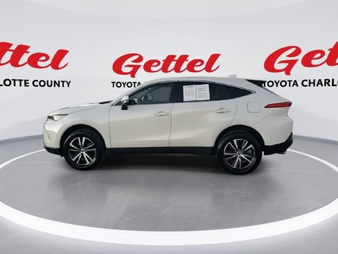 Certified 2022 Toyota Venza LE image 5