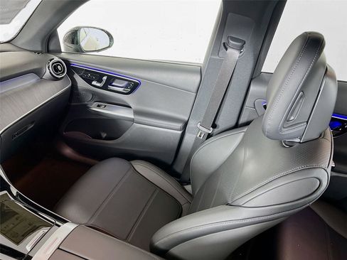 Certified 2025 Mercedes-Benz GLC 300 4MATIC image 19