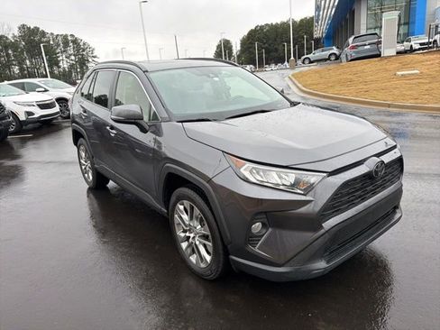 Used 2020 Toyota RAV4 XLE Premium image 8
