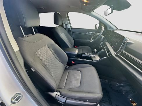 Used 2023 Kia Sportage LX AWD/4WD image 30