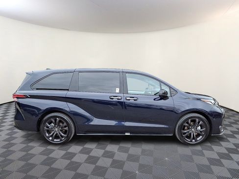 Certified 2025 Toyota Sienna XSE image 7