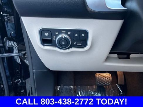 Used 2023 Mercedes-Benz GLB 250 image 28