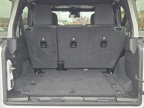 Used 2025 Jeep Wrangler Unlimited Rubicon image 11