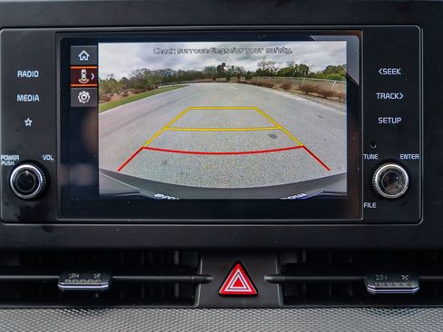 Used 2025 Kia Sportage LX image 32