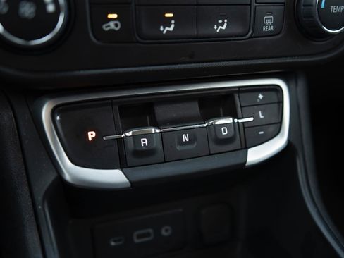 Used 2024 GMC Terrain SLE image 10