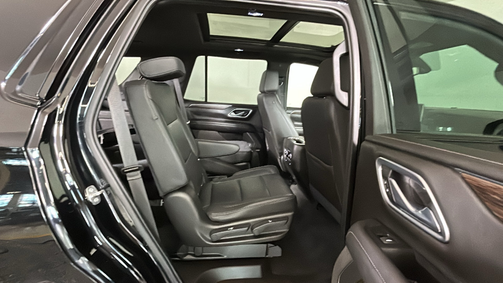 Used 2021 Chevrolet Tahoe Z71 w/ Z71 Signature Package AWD/4WD image 36
