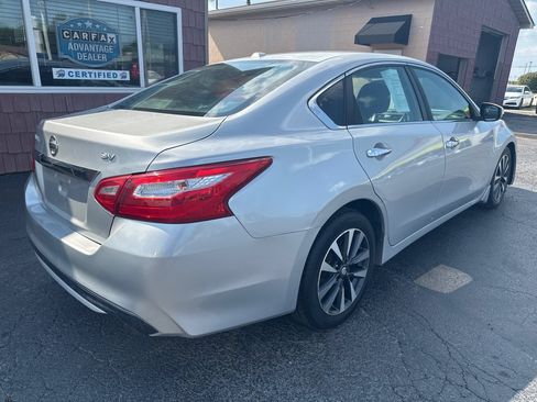 Used 2016 Nissan Altima 2.5 SV w/ Convenience Package FWD image 5