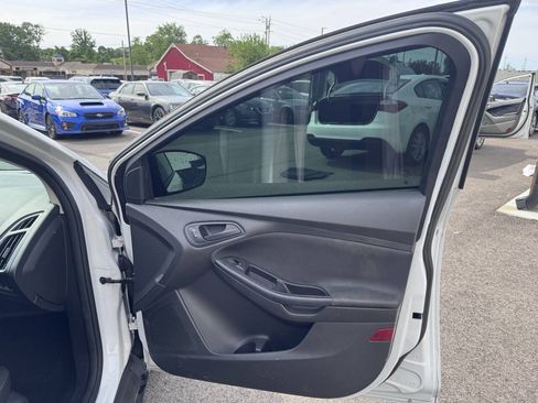 Used 2018 Ford Focus S FWD image 19