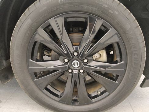 Used 2017 Nissan Pathfinder Platinum w/ Family Entertainment Package image 31