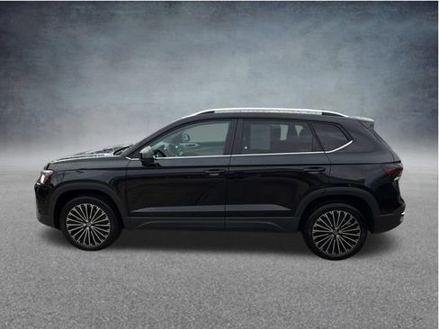 Used 2025 Volkswagen Taos SE FWD image 5