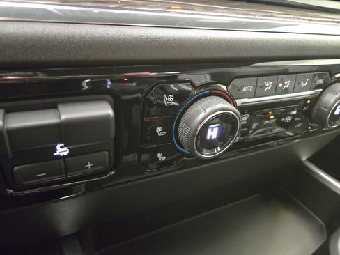 Used 2023 Chevrolet Silverado 1500 LTZ image 26