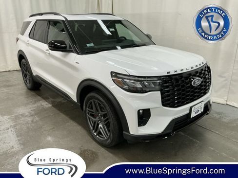 New 2026 Ford Explorer ST-Line w/ ST-Line Street Pack AWD/4WD image 1