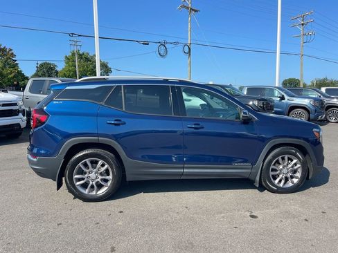 Used 2022 GMC Terrain SLT w/ Infotainment Package II image 6