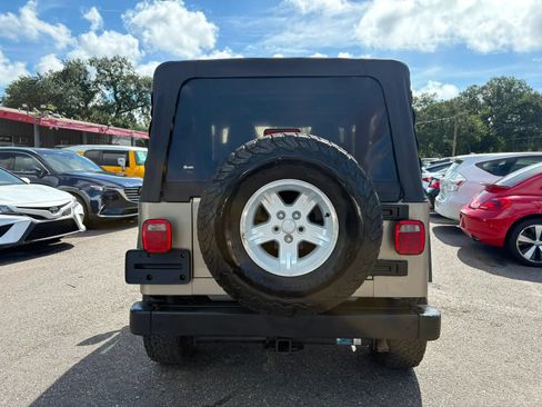 Used 2006 Jeep Wrangler Unlimited w/ Premium Audio Group AWD/4WD image 6