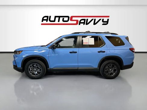 Used 2025 Honda Pilot TrailSport image 4