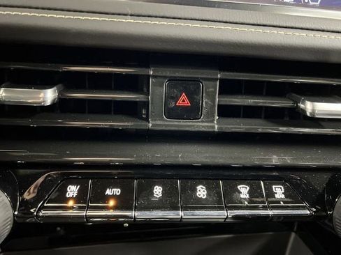 New 2025 Chevrolet Suburban Premier image 18