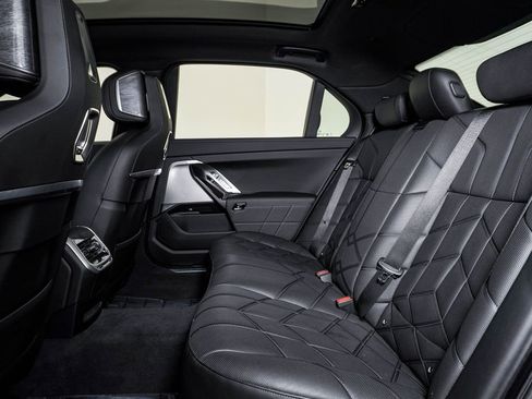 Used 2025 BMW 740i xDrive image 20